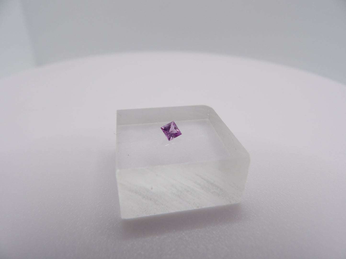 Spinelles roses carrées