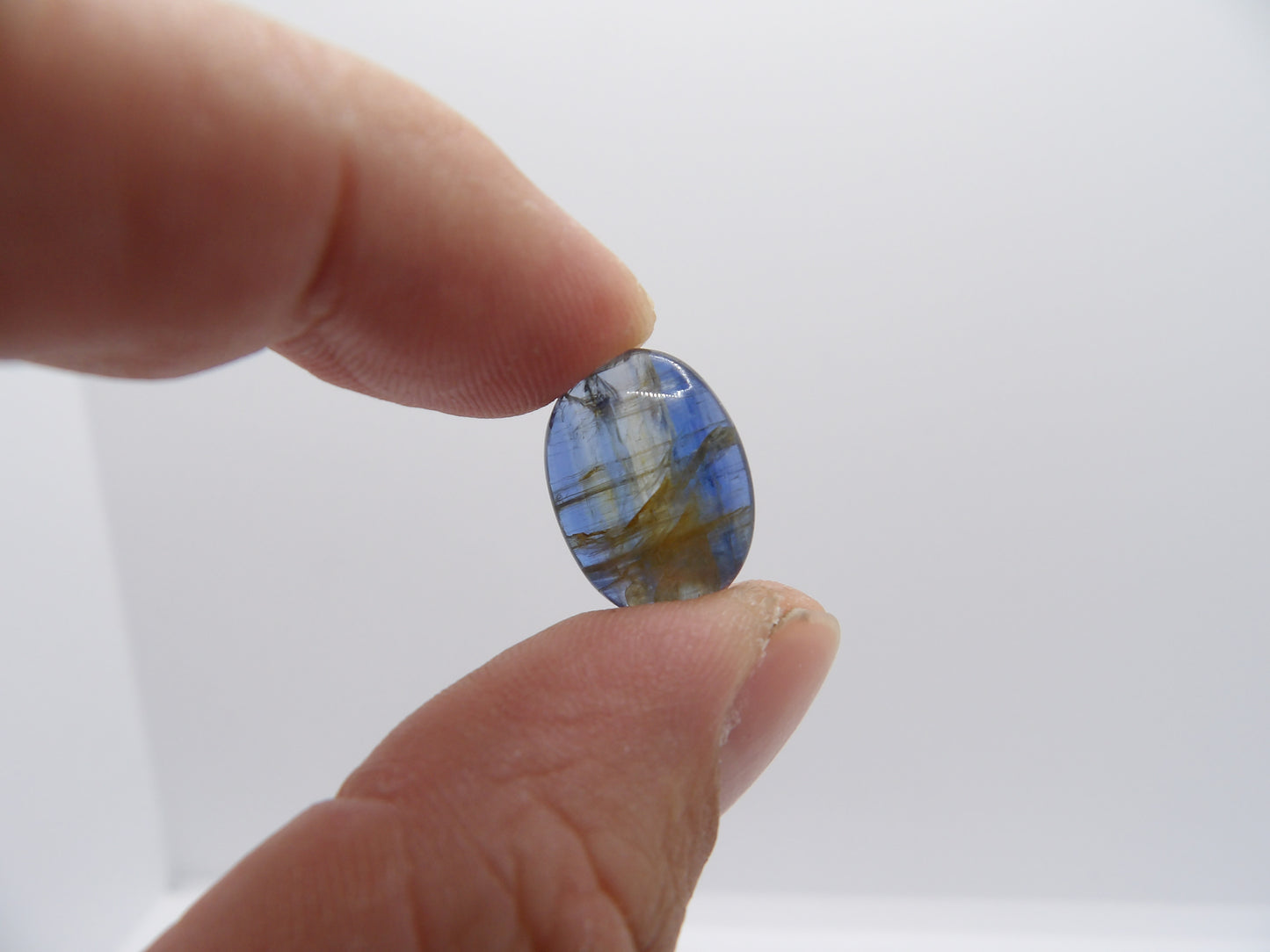 Cyanite forme cabochon