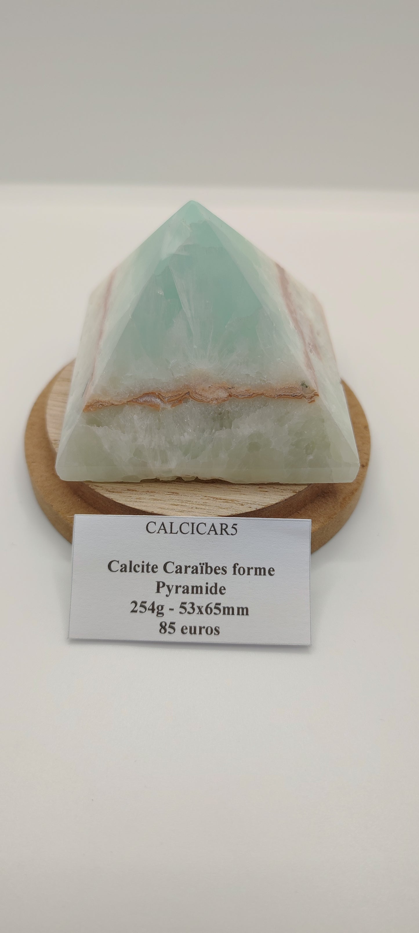 Pyramide en Calcite Caraïbes