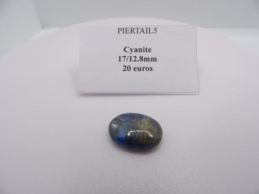 Cyanite forme cabochon