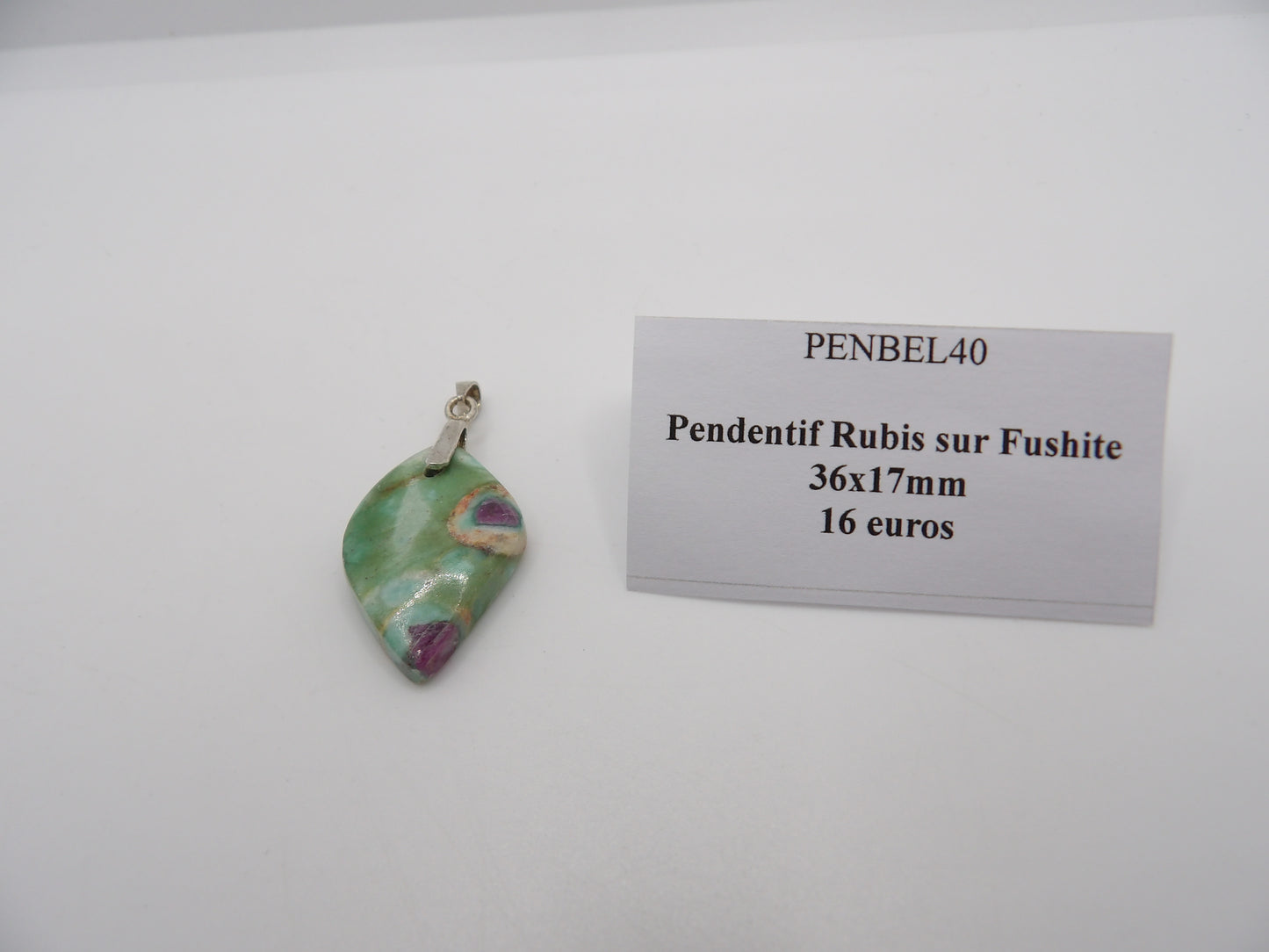 Pendentif Rubis sur Fushite