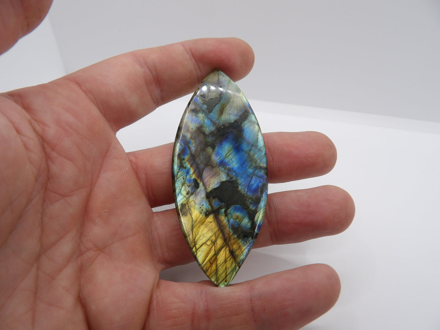 Cabochon Labradorite